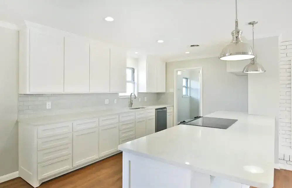 Brentwood Ranch kitchen with a quartz island
